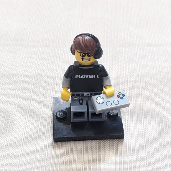 LEGO Minifigure Video Game Guy Gamer - Picture 2 of 4